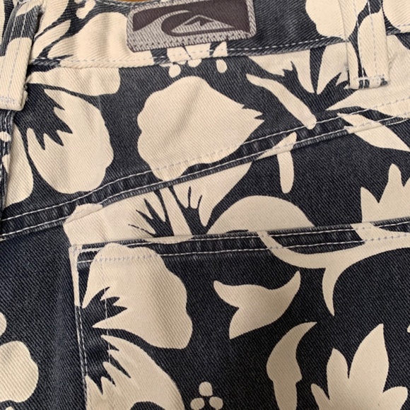 Floral surf 🏄♂️ shorts sure to be a hit! - Picture 3 of 8